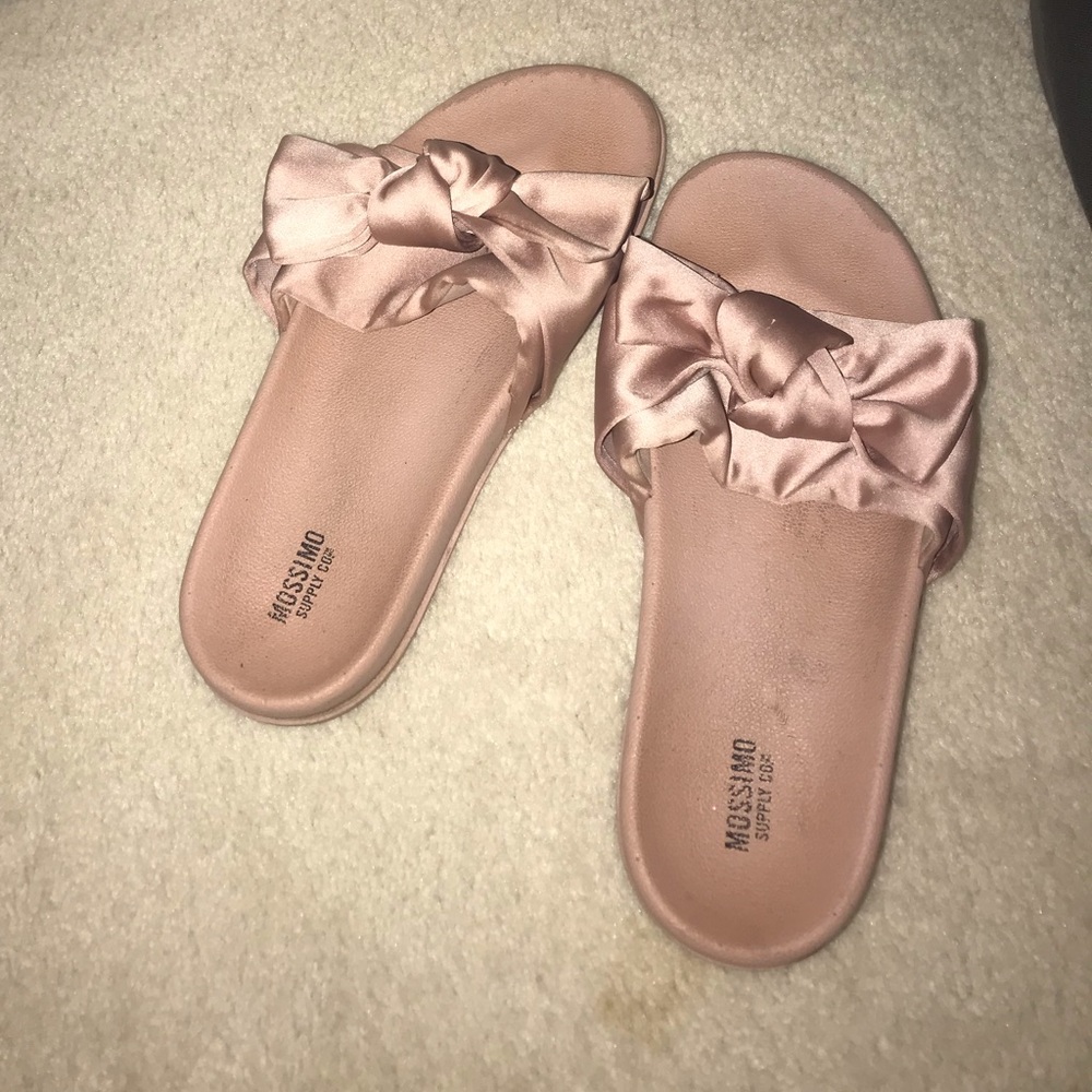 Pink bow flats